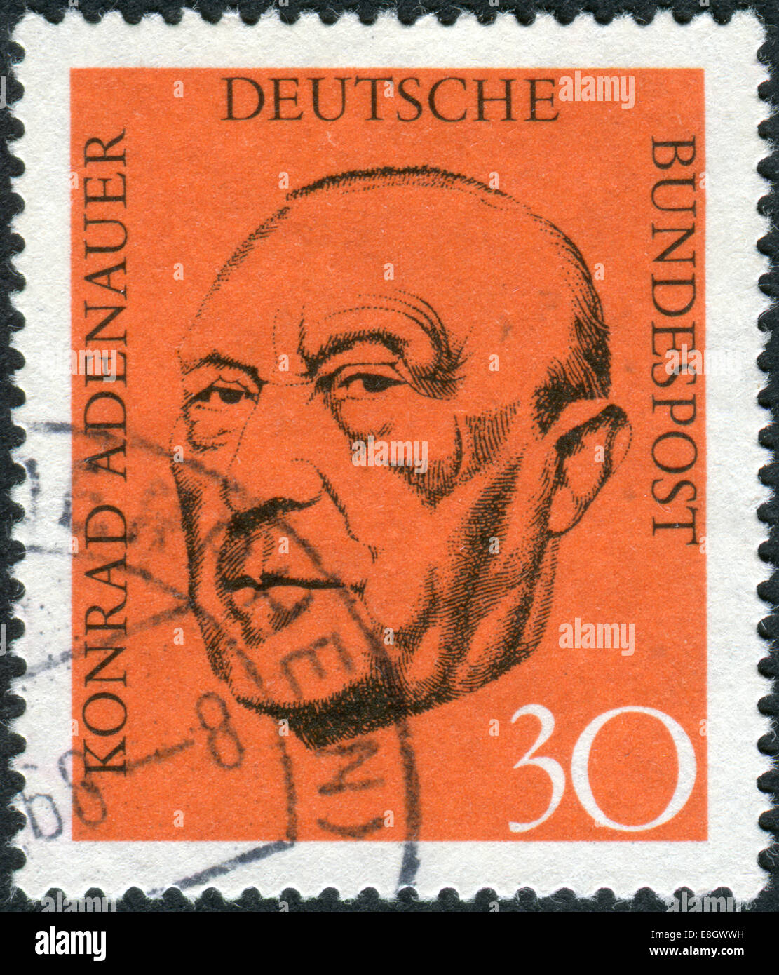 Allemagne - circa 1968 : timbre-poste imprimé en Allemagne, indique le premier chancelier allemand d'après-guerre, Konrad Adenauer, vers 1968 Banque D'Images