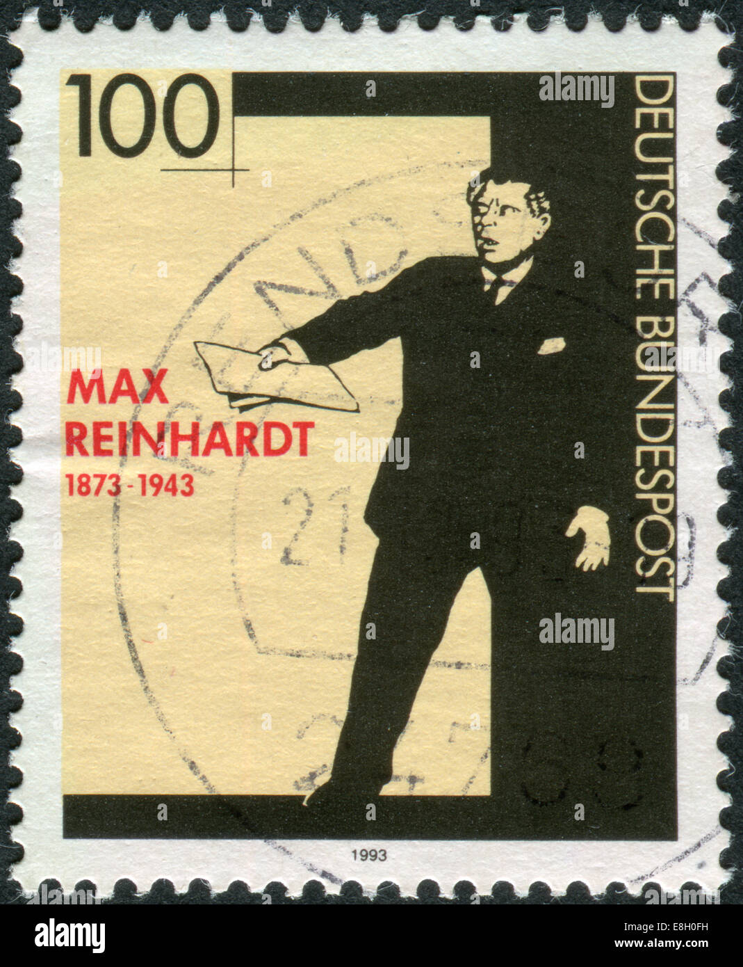 Allemagne - circa 1993 : timbre-poste imprimé en Allemagne, montre un acteur et réalisateur de film, Max Reinhardt, vers 1993 Banque D'Images