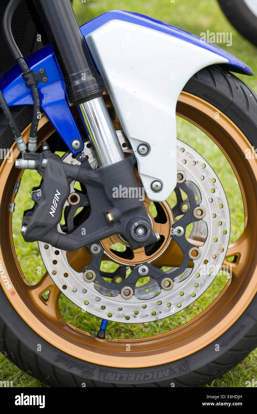 Roue d'un système de freinage moto Suzuki montrant Banque D'Images