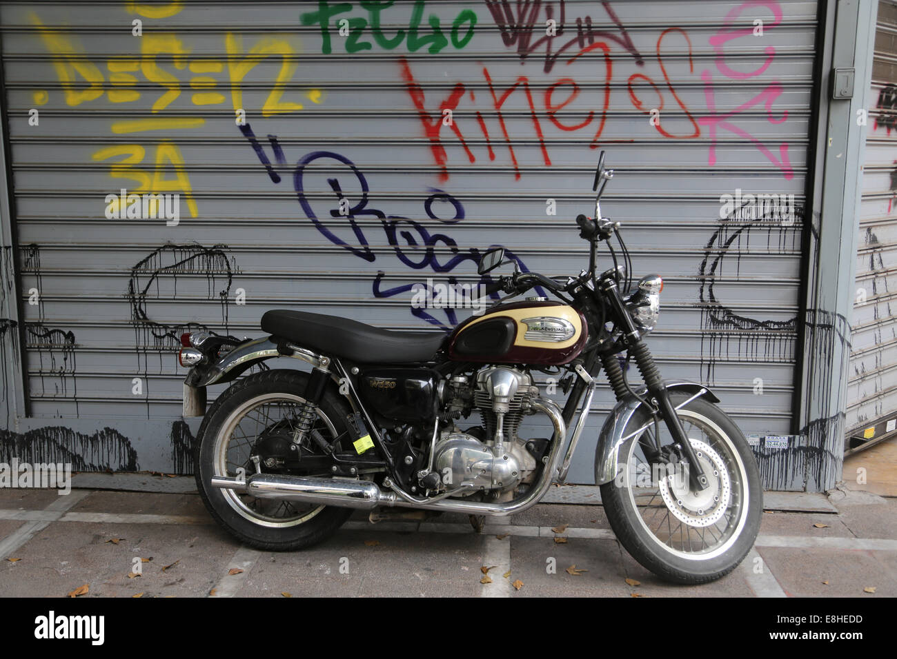Grèce Athènes par Moto Shop/volets couverts de graffitis Banque D'Images