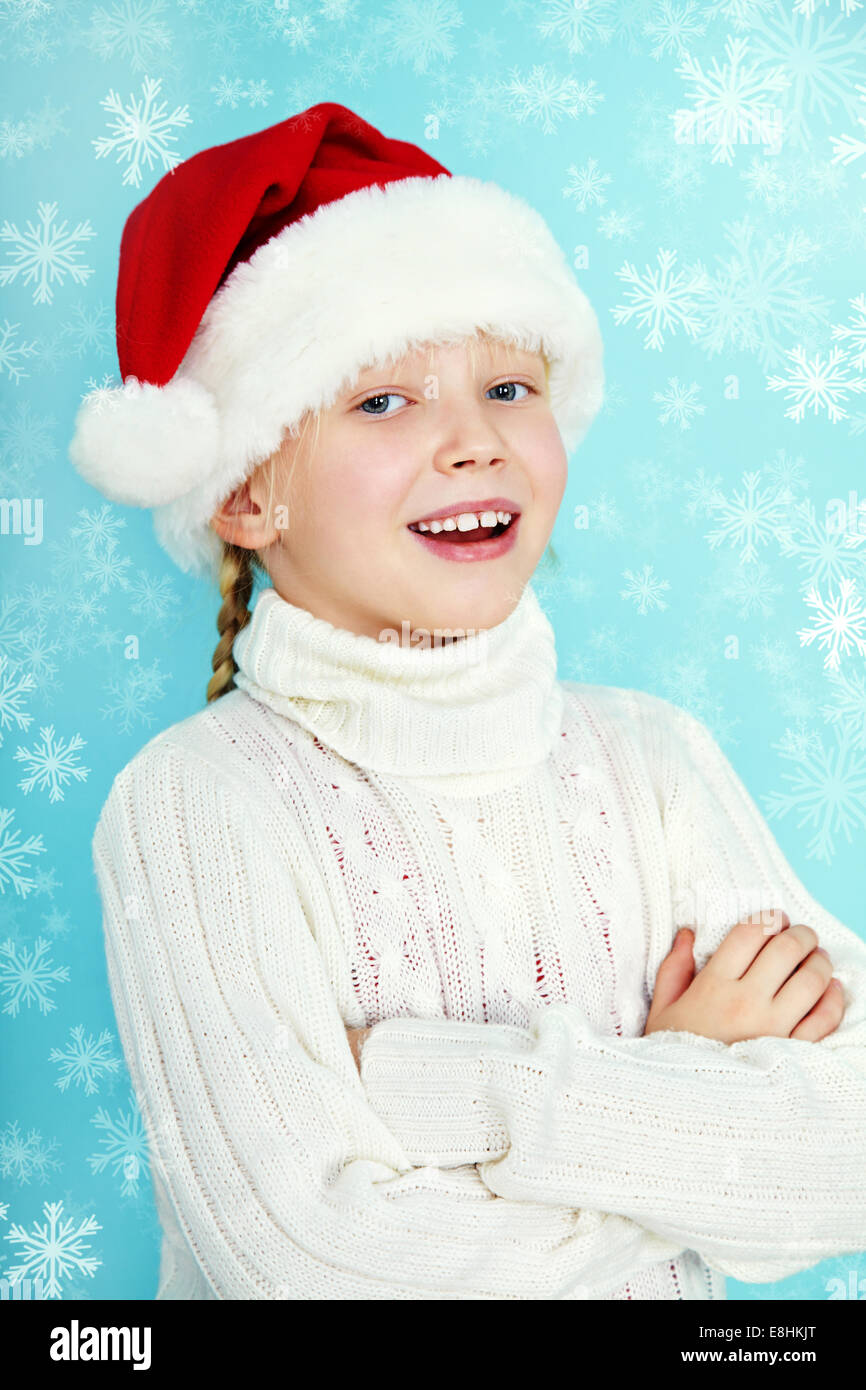Cadeaux De Noël Une Jolie Petite Fille Noire Américaine Heureuse Dans Une  Belle Robe Rouge Et Un Bonnet De Noel