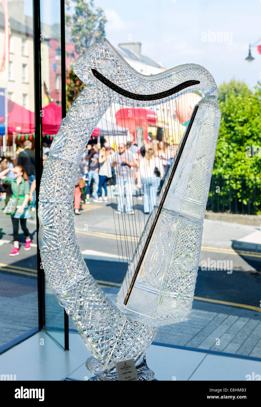 30 000 euros une harpe dans le cristal d'exposition à l'usine de Waterford  Crystal, Waterford City, comté de Waterford, Irlande Photo Stock - Alamy