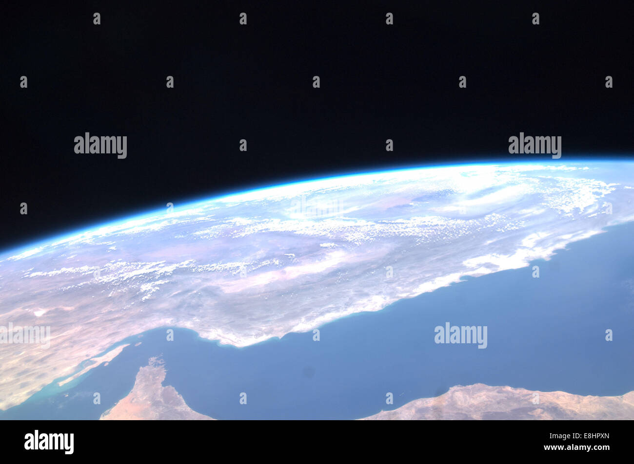Cette image de l'expédition 31 à bord de la Station spatiale internationale montre une vue panoramique de l'Iran qui inclut le golfe d'Om Banque D'Images