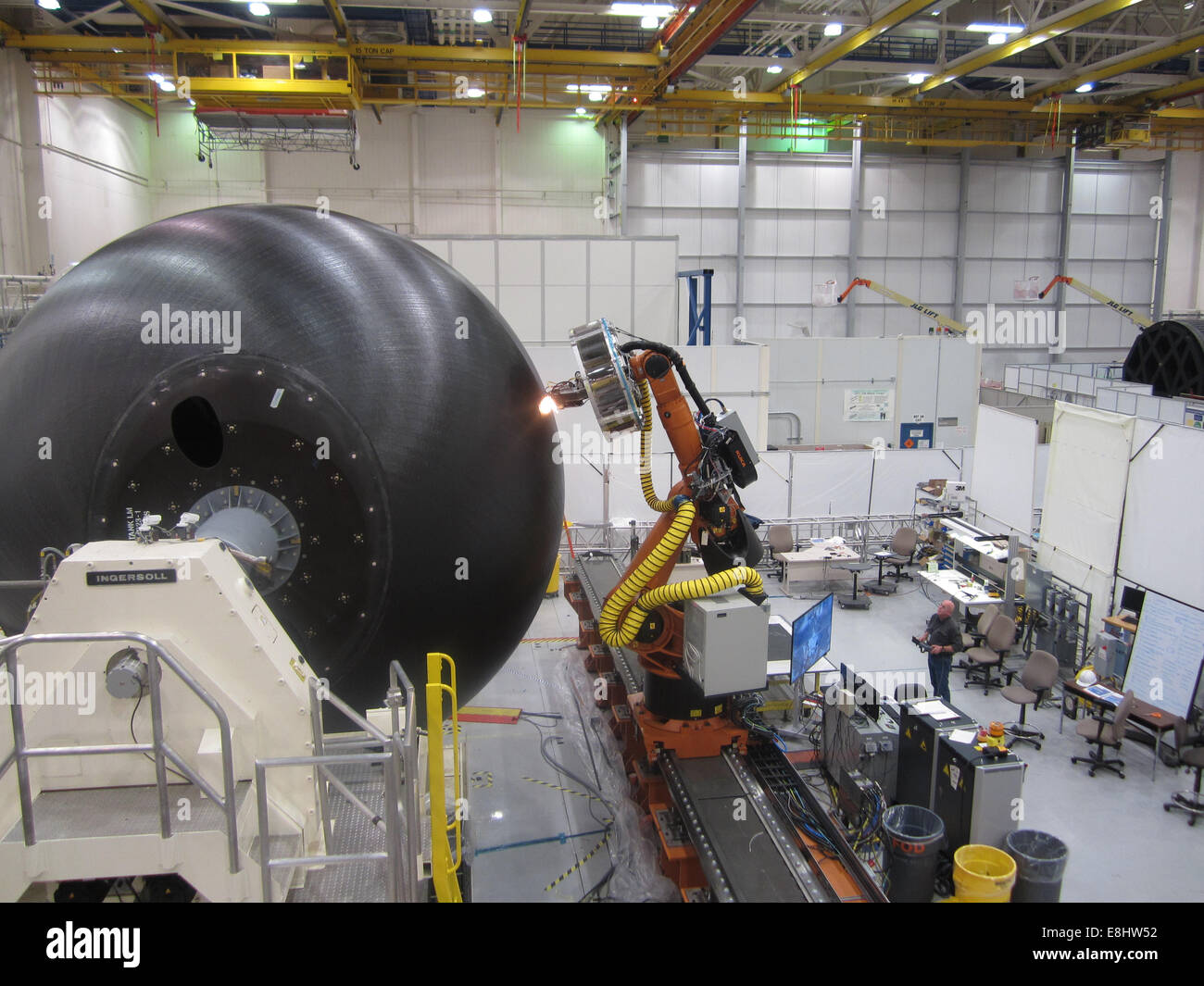 Ce 5,5 mètres réservoir de propergol cryogénique est en ce moment est en fabrication à la Boeing Centre de développement de Tukwila, Wash. Banque D'Images
