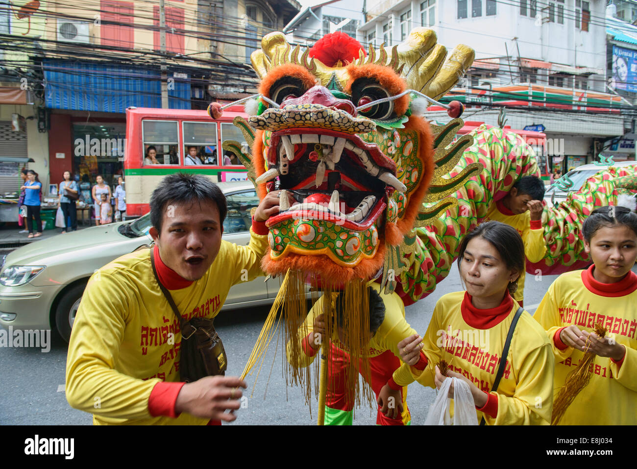 Parade du dragon chinois des Femnas 