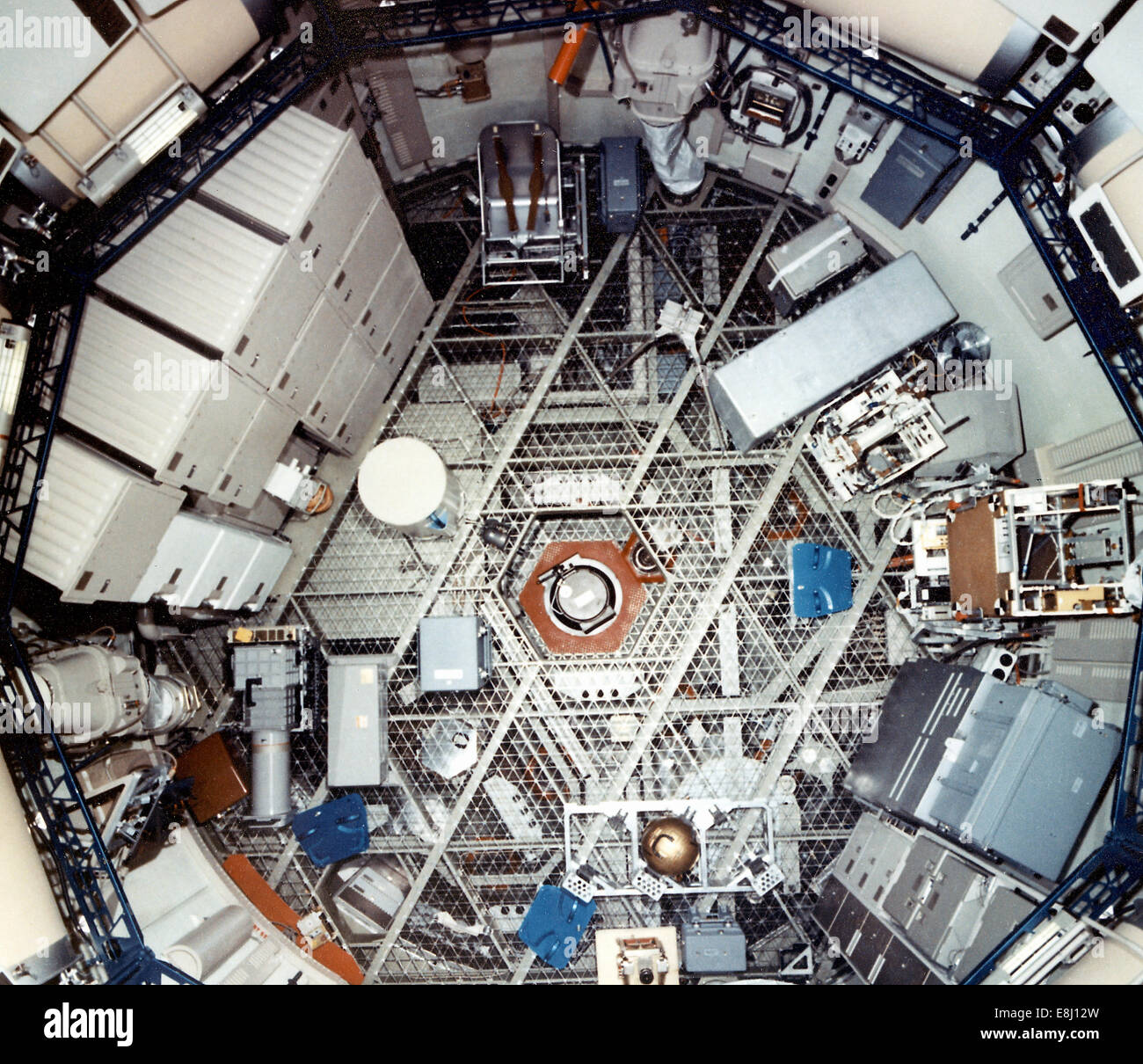 L'OWS-G, formateur à l'arrière à partir Arlock Berline. (MIX) Atelier Orbital Skylab de dessus Banque D'Images