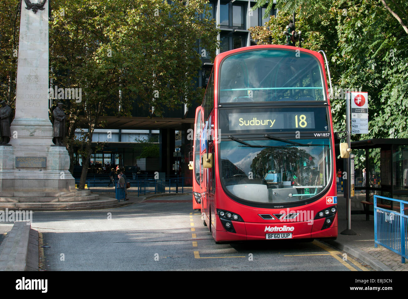 Pas de bus 18 à la gare routière de Euston, Londres, UK Banque D'Images