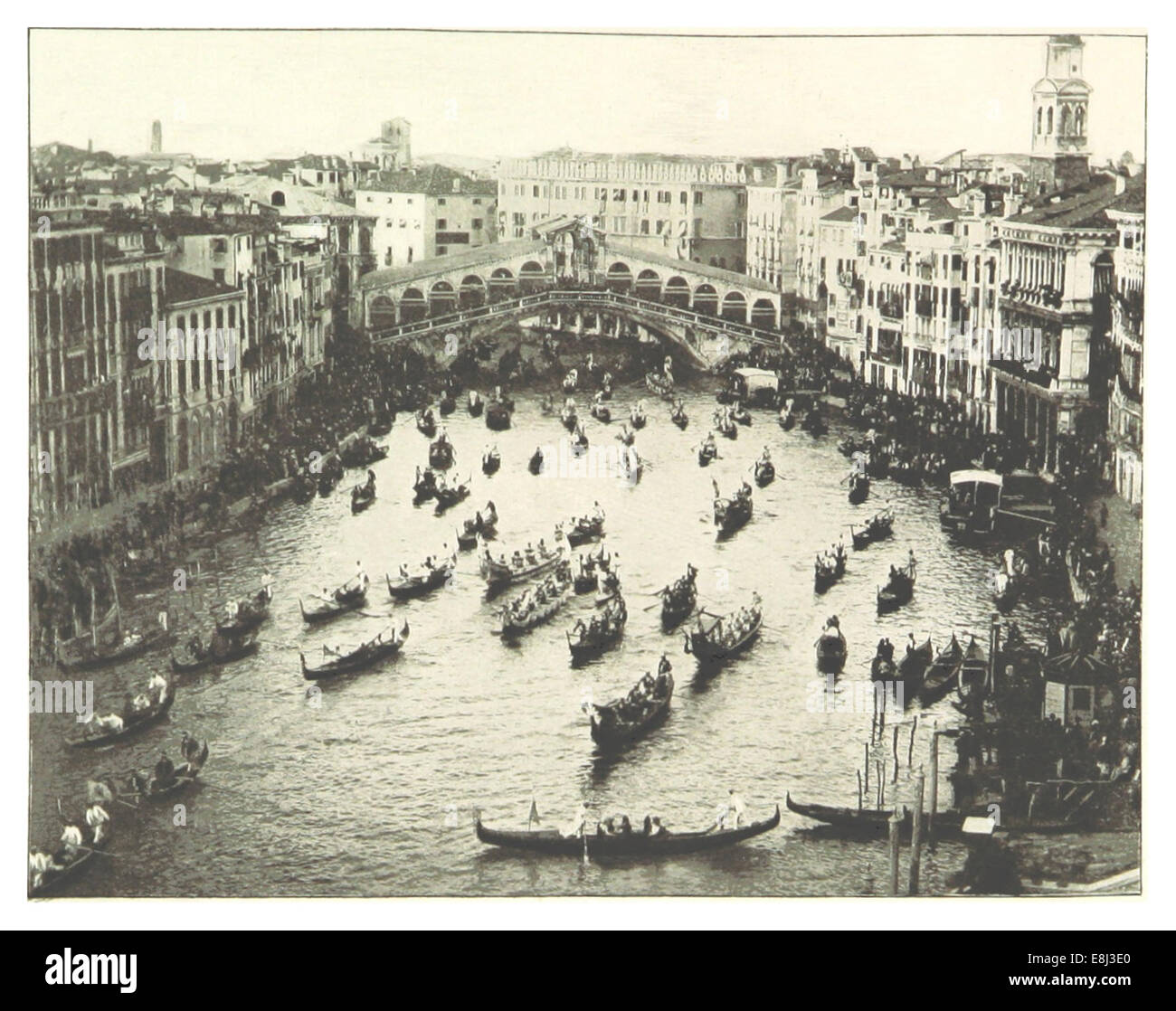 Une illustration de Clément datant de 1894 représentant une scène de festival sur le pont emblématique du Rialto à Venise, capturant l'atmosphère vibrante d'un événement culturel. Banque D'Images