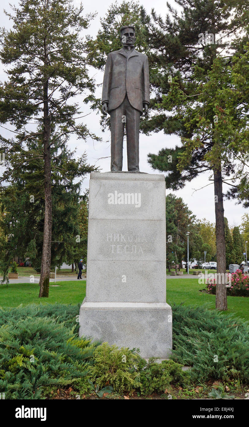 Sculpture de Nikola Tesla, inventeur, physicien et ingénieur en génie électrique, de l'aéroport Nikola Tesla, Belgrade, Serbie Banque D'Images