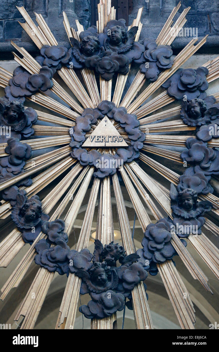 Eglise Notre Dame Tetragrammaton Symbole De La Sainte Trinite Photo Stock Alamy