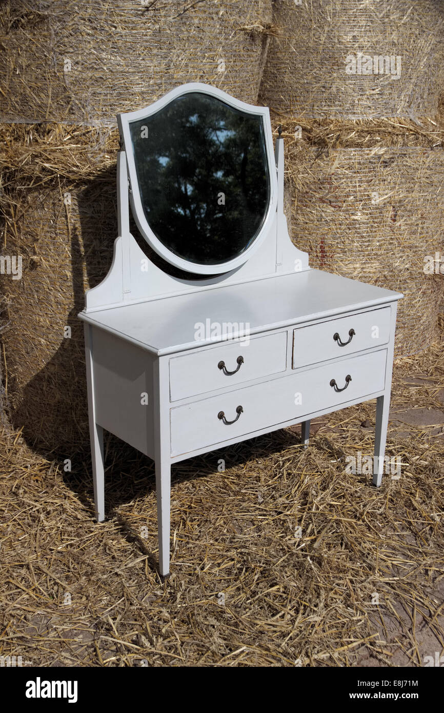 Shabby chic dressing table peint Farrow & Ball souffle des éléphants Banque D'Images