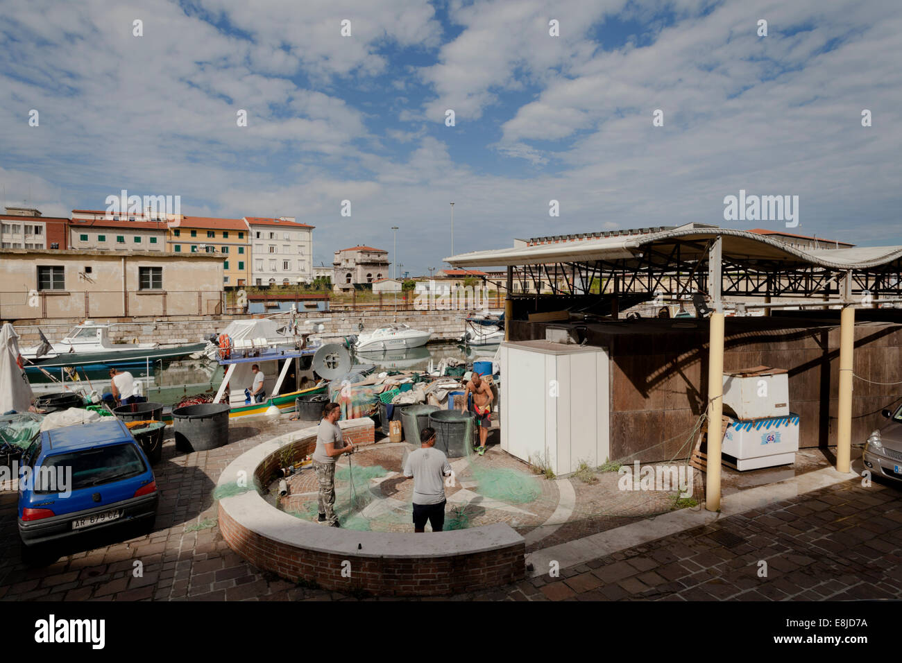 La réparation des filets dans Livourne Toscane Banque D'Images