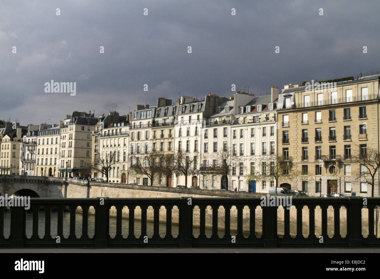 Immeubles parisiens. L'Ile Saint-Louis. Banque D'Images