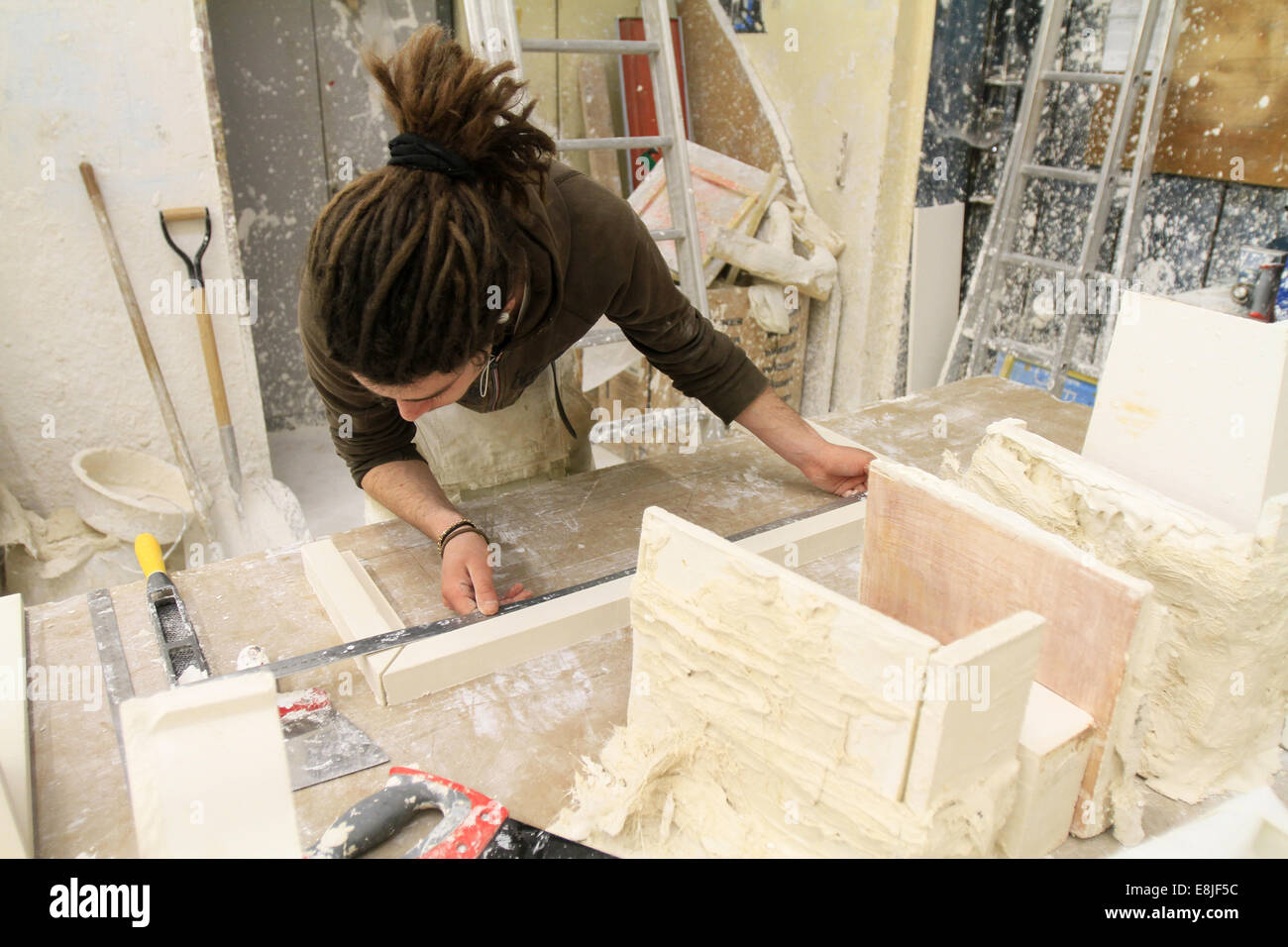 Plâtrier décorateur. Le personnel de l'atelier. Banque D'Images