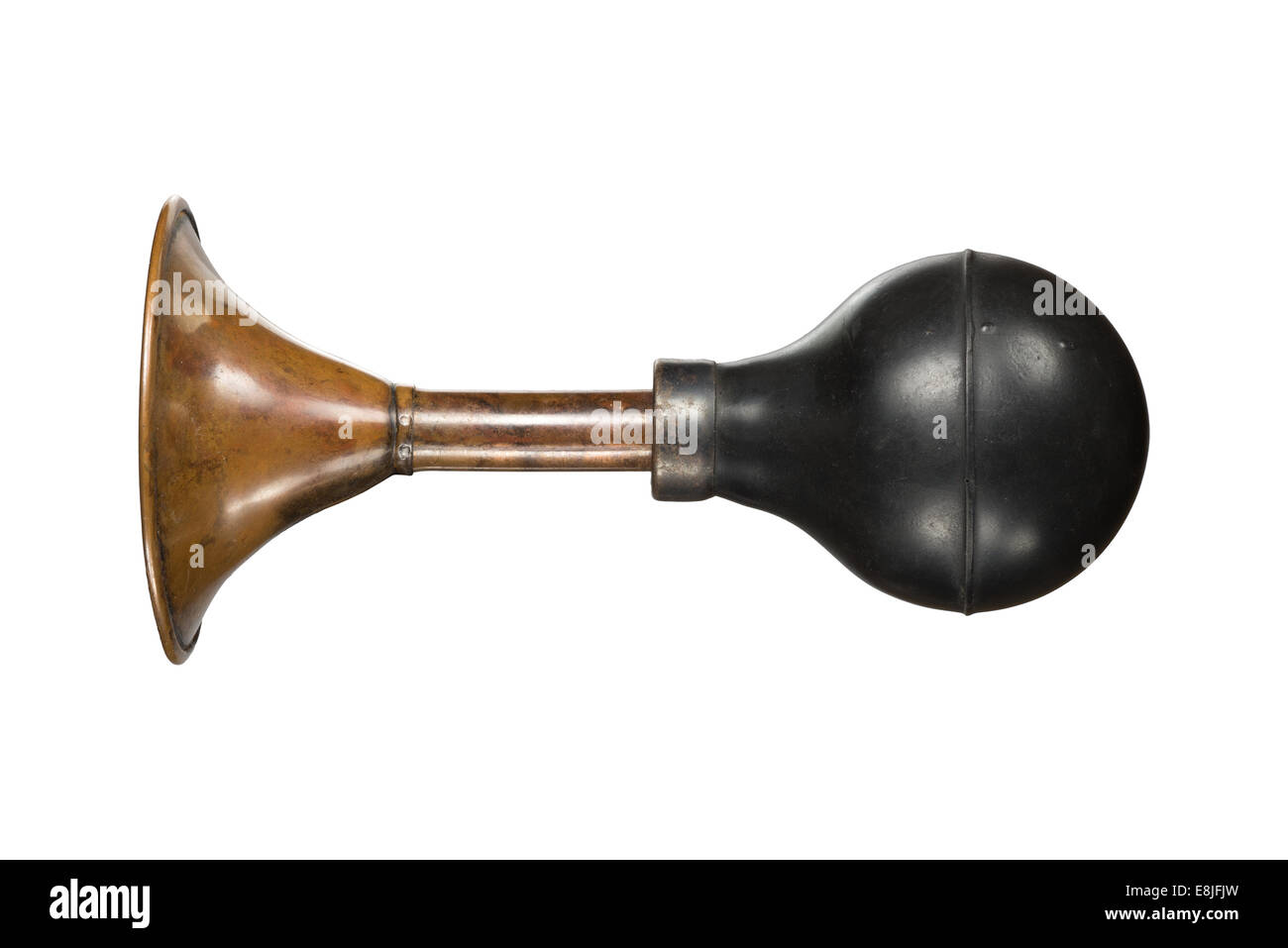 Corne de cuivre vintage, isolé sur fond blanc Banque D'Images