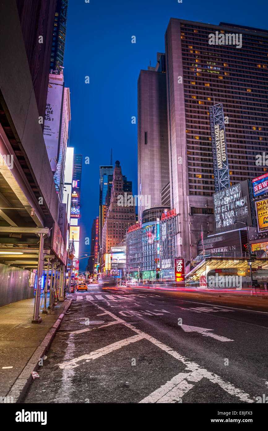 La première lumière dans la ville qui ne dort jamais, Manhattan, New York - Etats-Unis. Banque D'Images