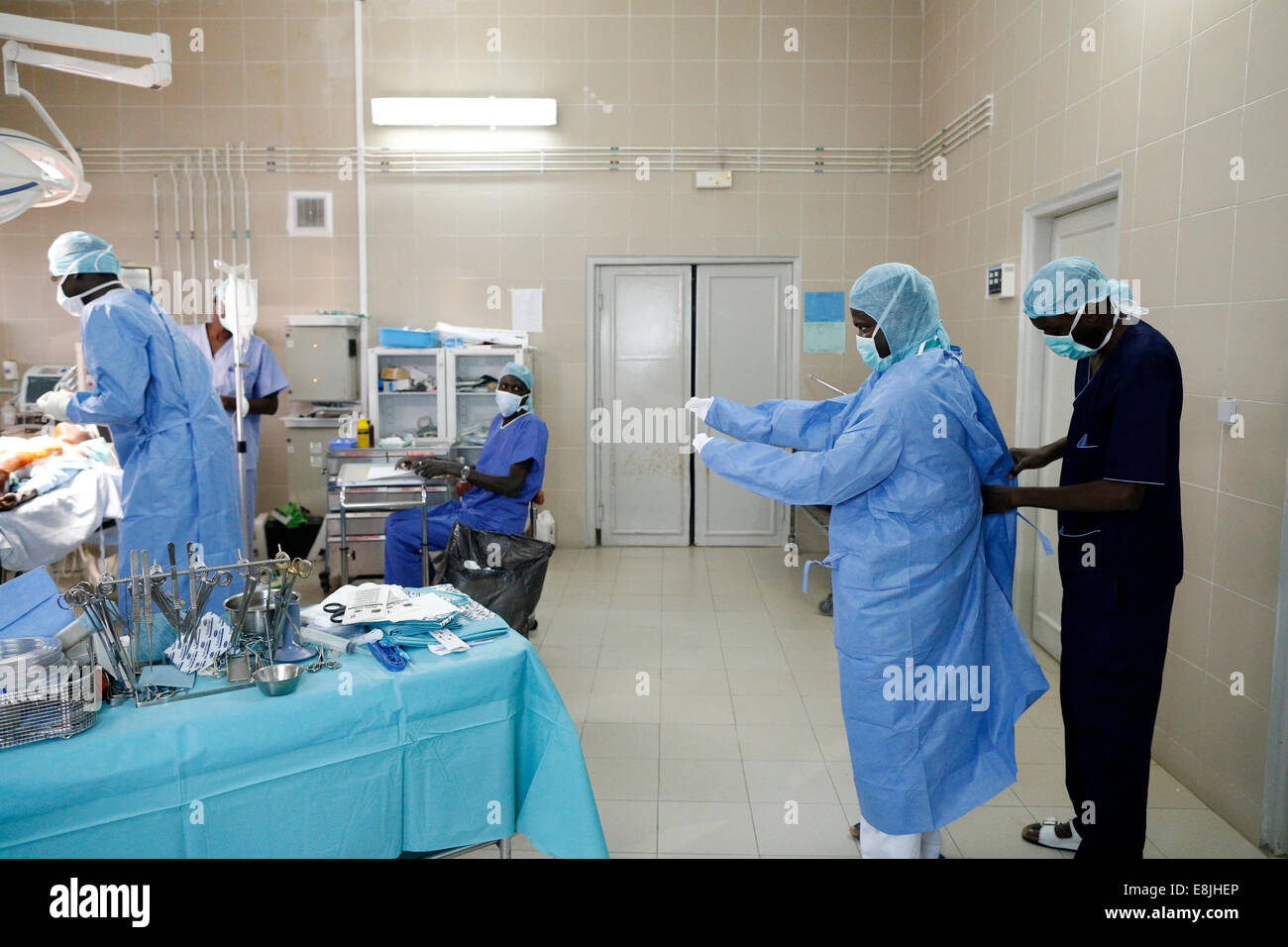 Préparation de l'équipe médicale. Salle d'opération. Fann hôpital. Banque D'Images