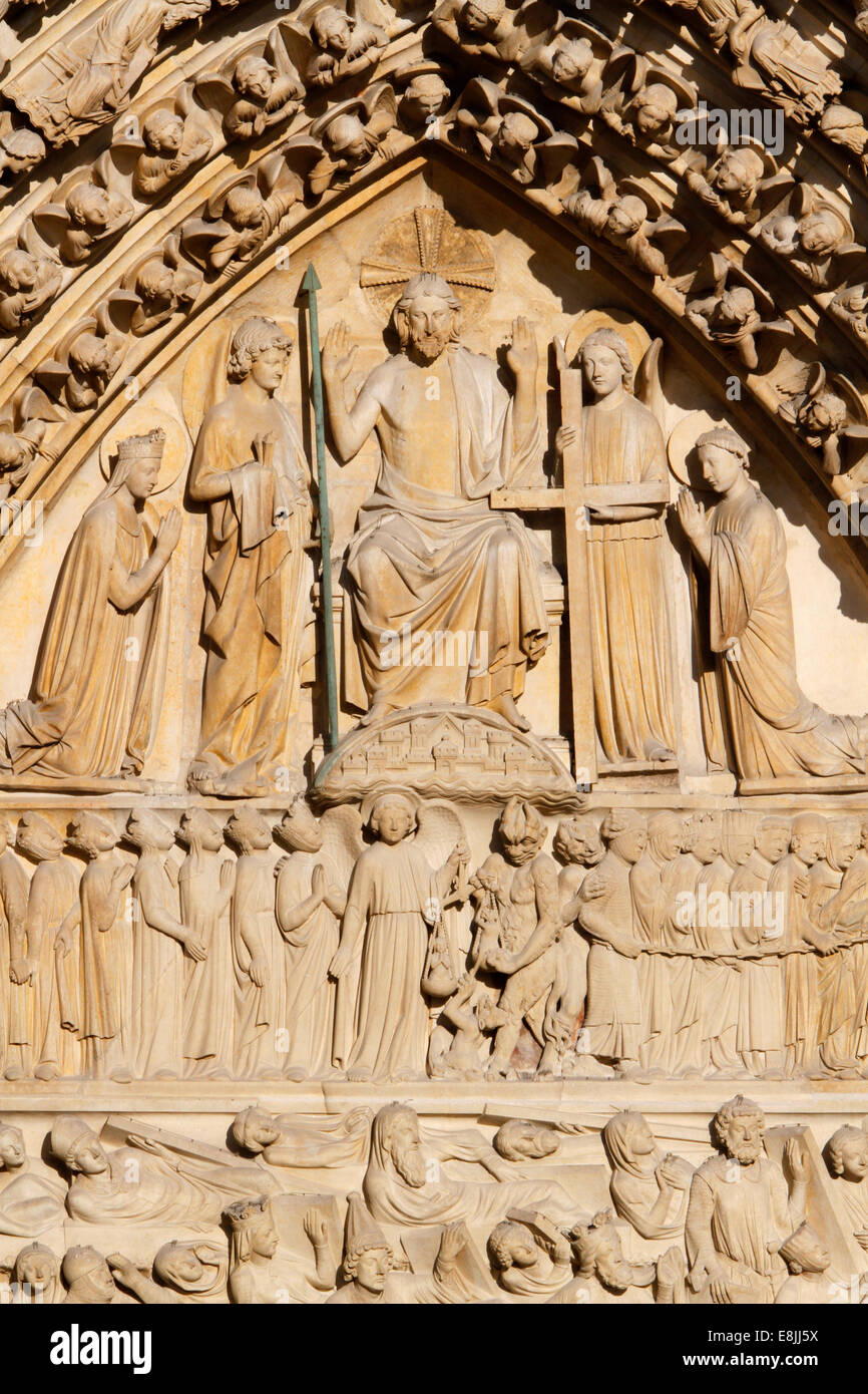 La Cathédrale Notre-Dame de Paris. Portail du Jugement dernier : Jusesus le Christ et la Vierge Marie de la Couronne, Saint John et l'ange Banque D'Images