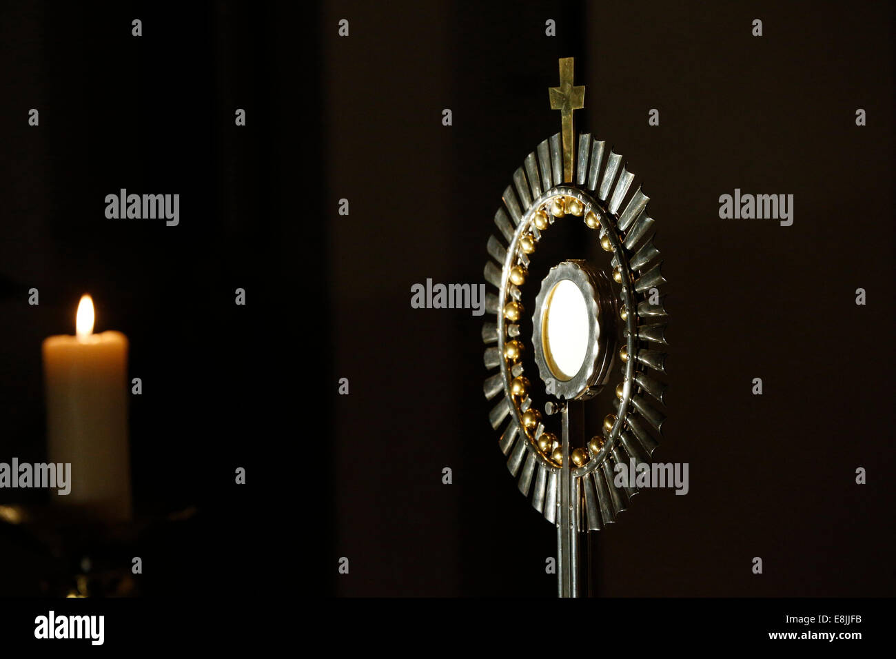 Le culte eucharistique. Banque D'Images