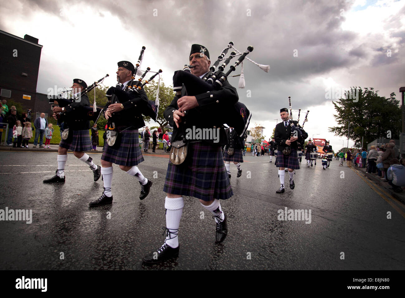 Chris Bull 11/06/11 Lions enterrer Carnaval 2011 . Oldham Scottish Pipe Band . www.chrisbullphotographer.com Banque D'Images