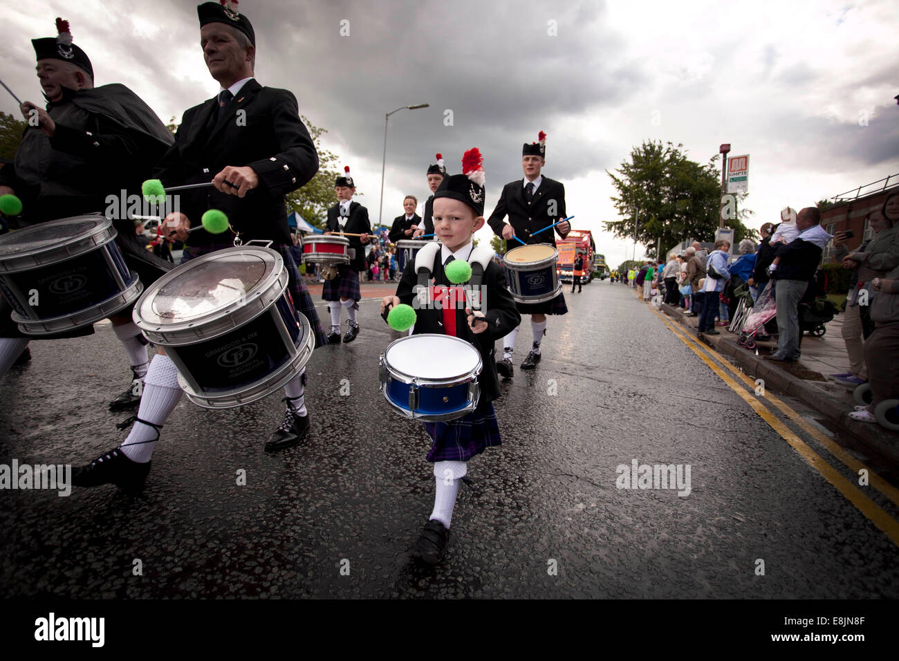 Chris Bull 11/06/11 Lions enterrer Carnaval 2011 . Oldham Scottish Pipe Band . www.chrisbullphotographer.com Banque D'Images