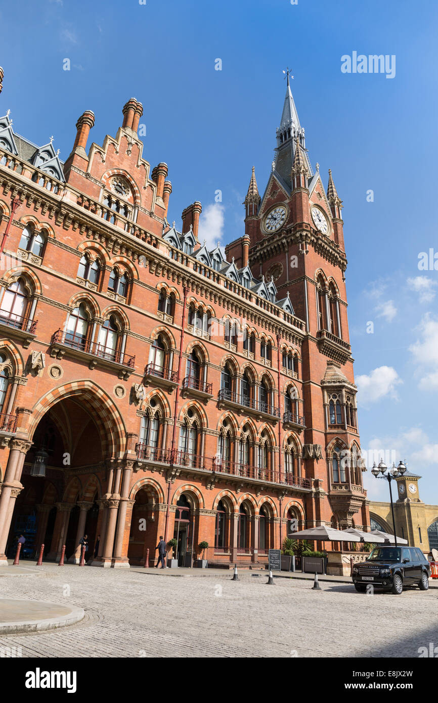 Extérieur- entrée de la gare internationale St Pancras, London, UK Banque D'Images