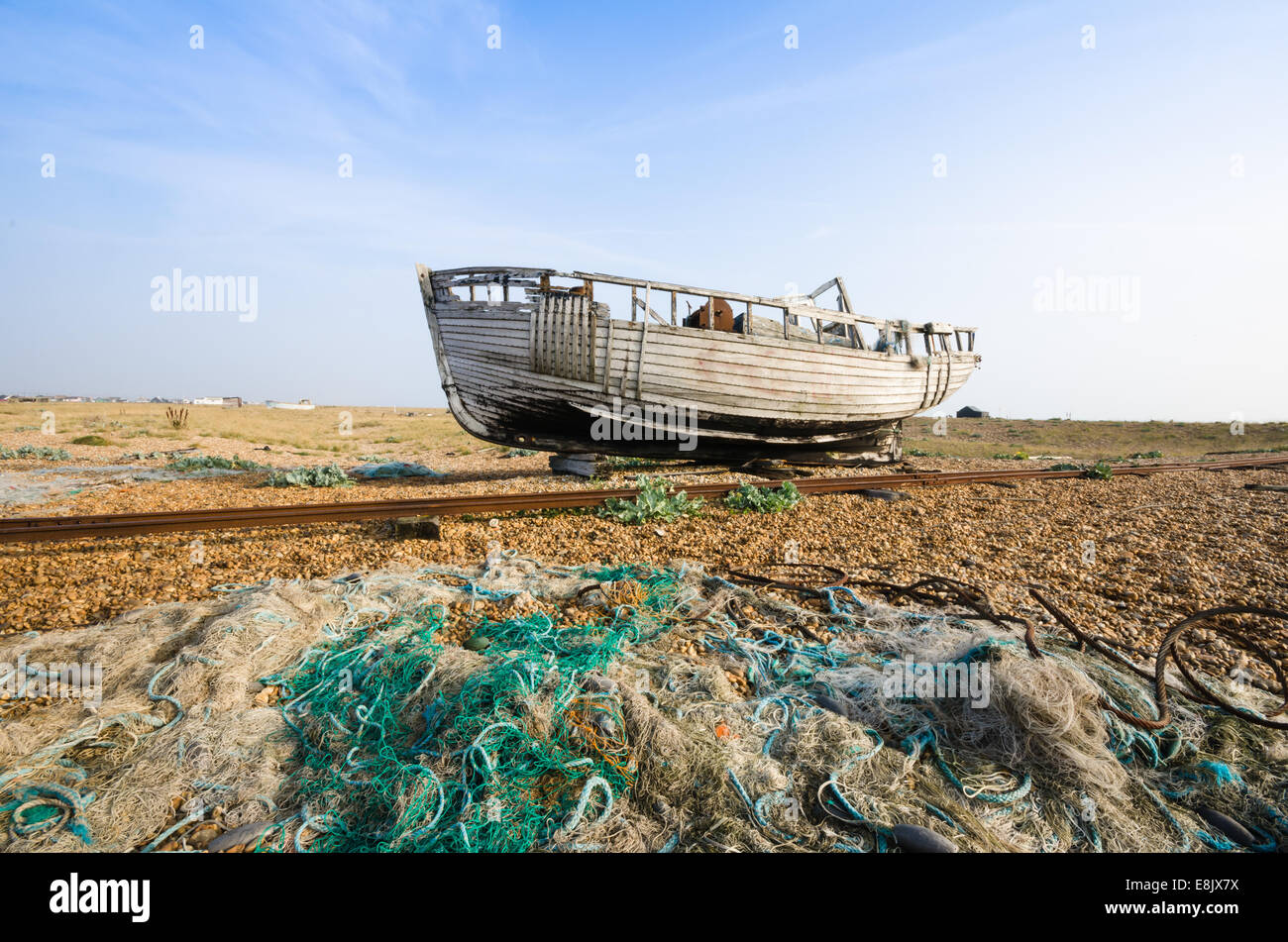 Bateau de pêche et des filets abandonnés Banque D'Images