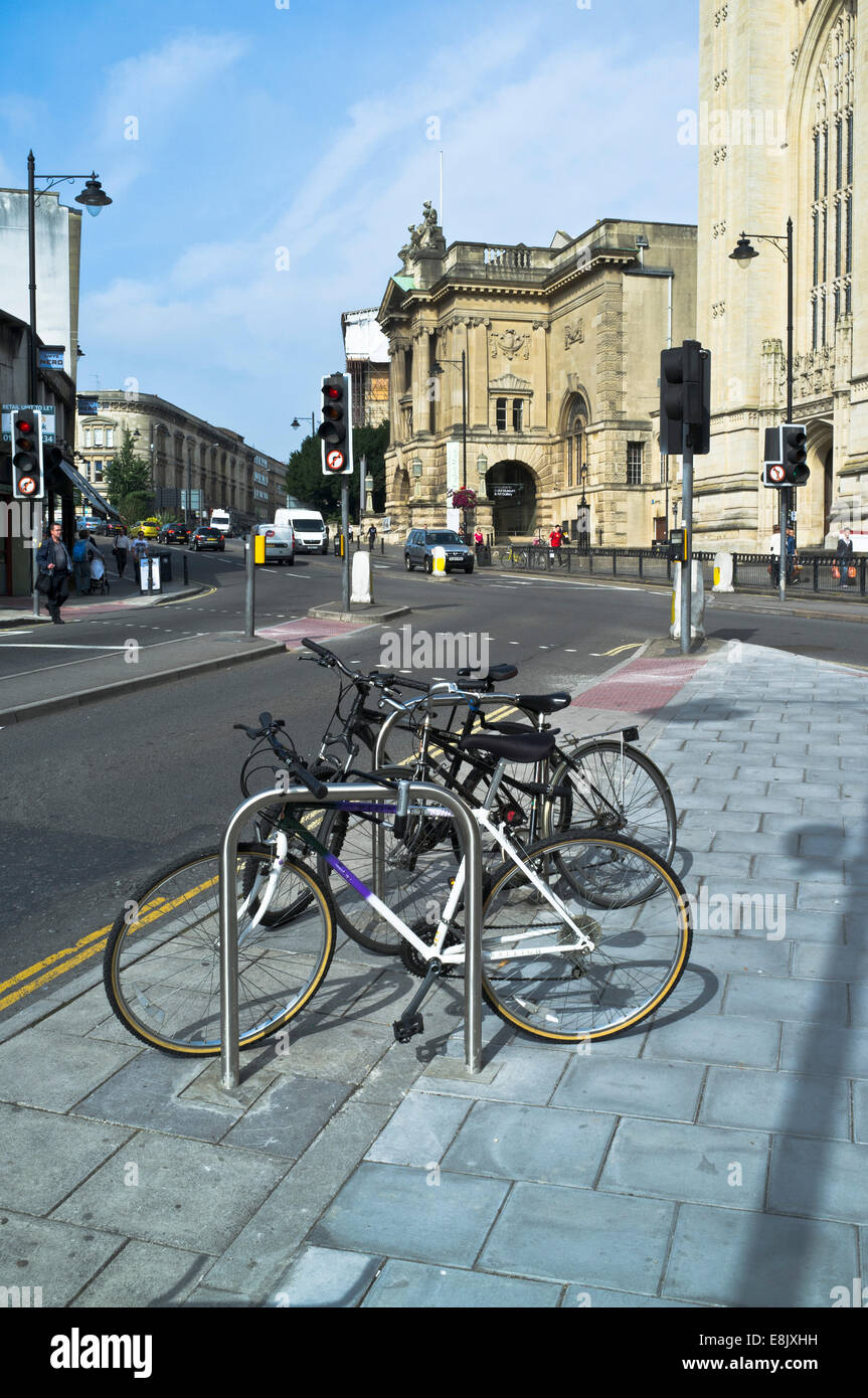 dh CLIFTON BRISTOL vélos garés porte-vélos près de l'université de Parking Bristol cycle Park Banque D'Images