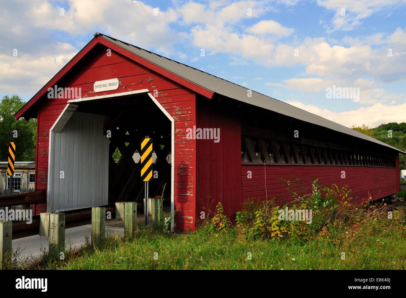 Bennington, Vermont : la charpente 1889 Usine de papier ou en treillis Pont sur la rivière Walloomsac Banque D'Images