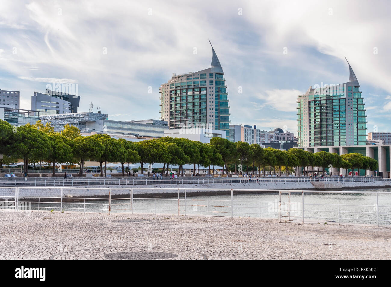 Les bâtiments modernes en Parc des Nations à Lisbonne, Portugal Banque D'Images