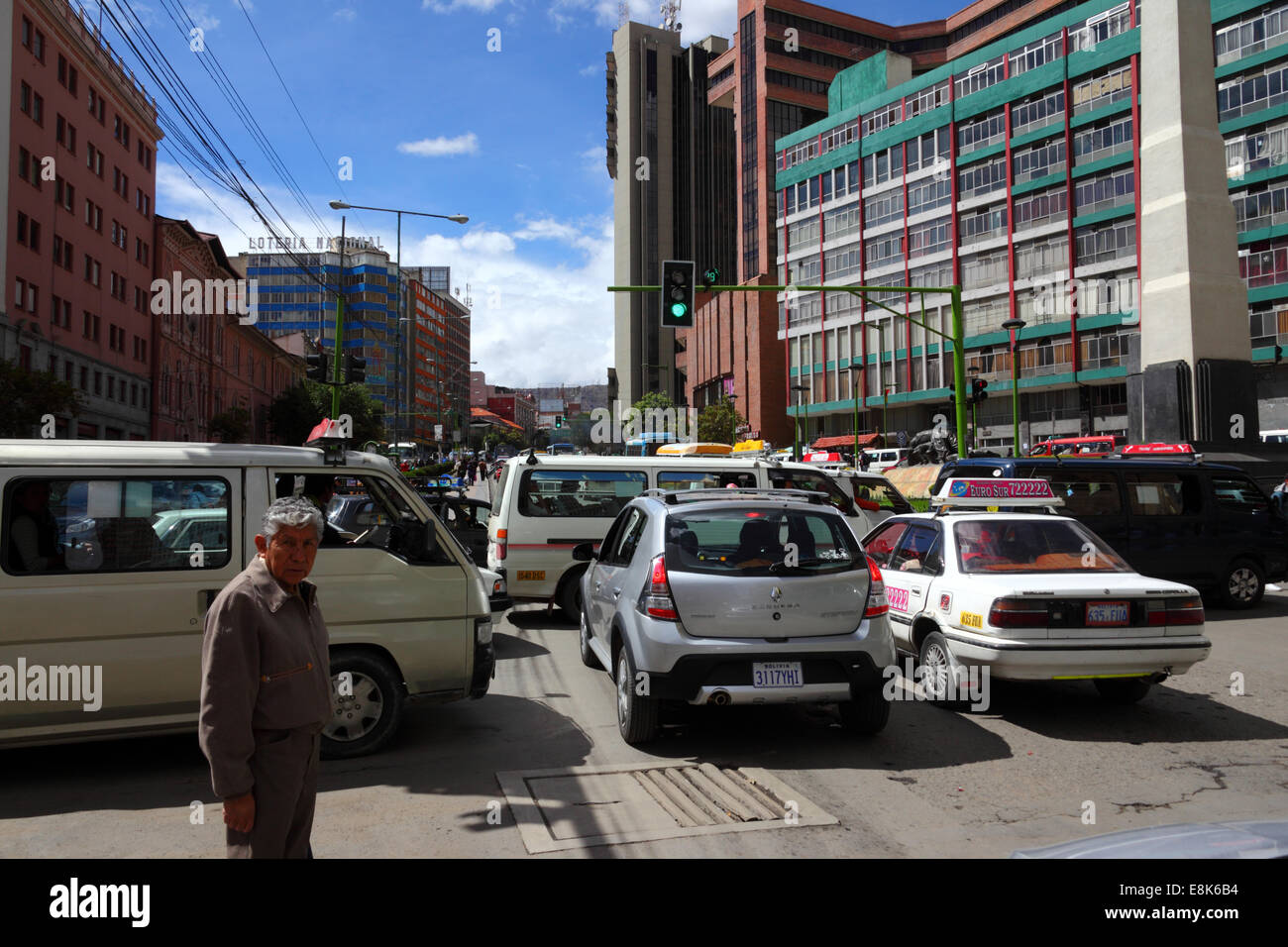 L'encombrement de la circulation causés par des conducteurs ne respectent pas les feux de circulation et les règles de la route, La Paz, Bolivie Banque D'Images