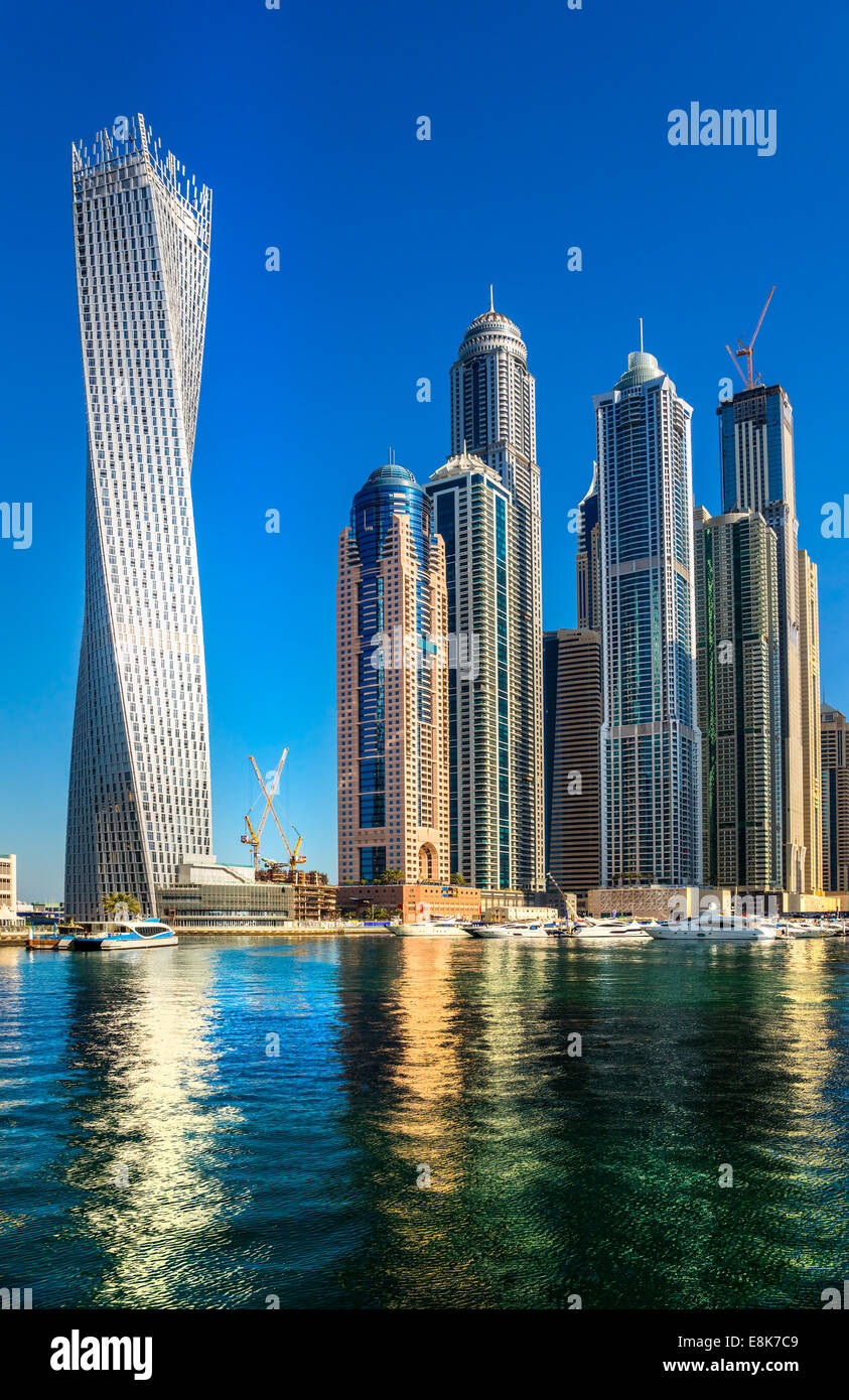 Gratte-ciel dans la Marina de Dubaï, Émirats arabes unis. Banque D'Images