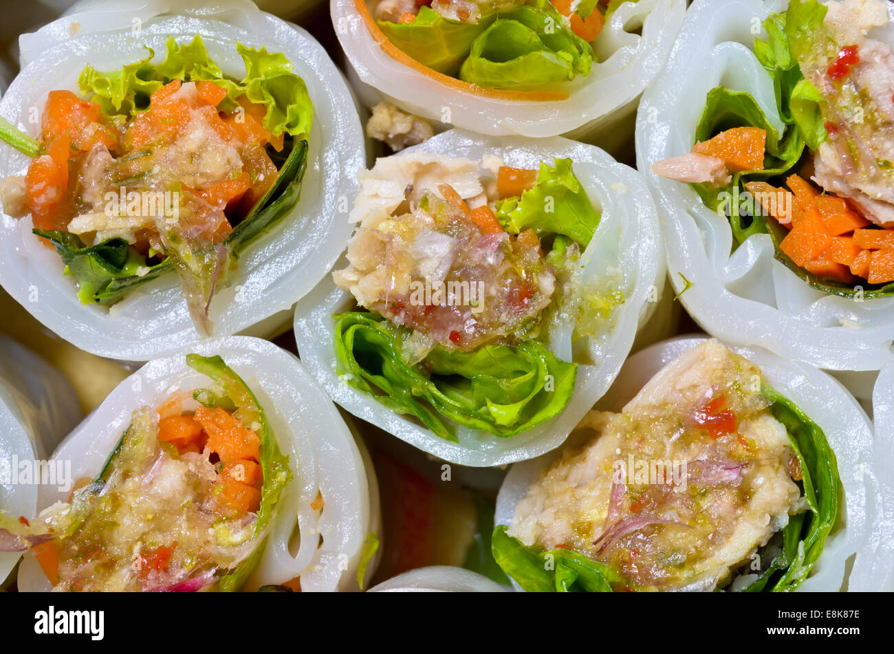 Le poisson et les légumes enveloppés avec des nouilles,Thai Food Banque D'Images