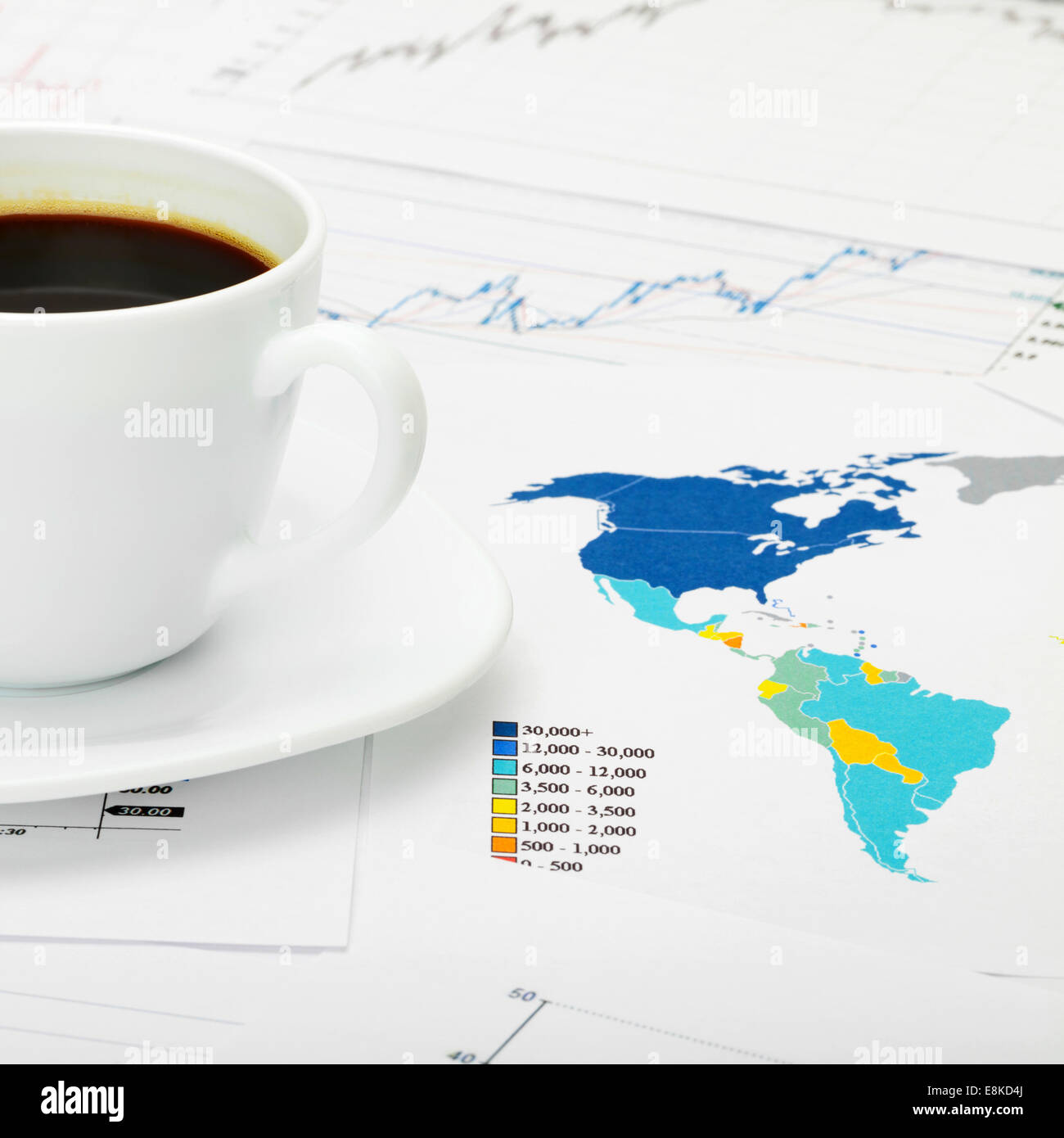 Tasse de café sur la carte du monde - 1 à 1 Banque D'Images