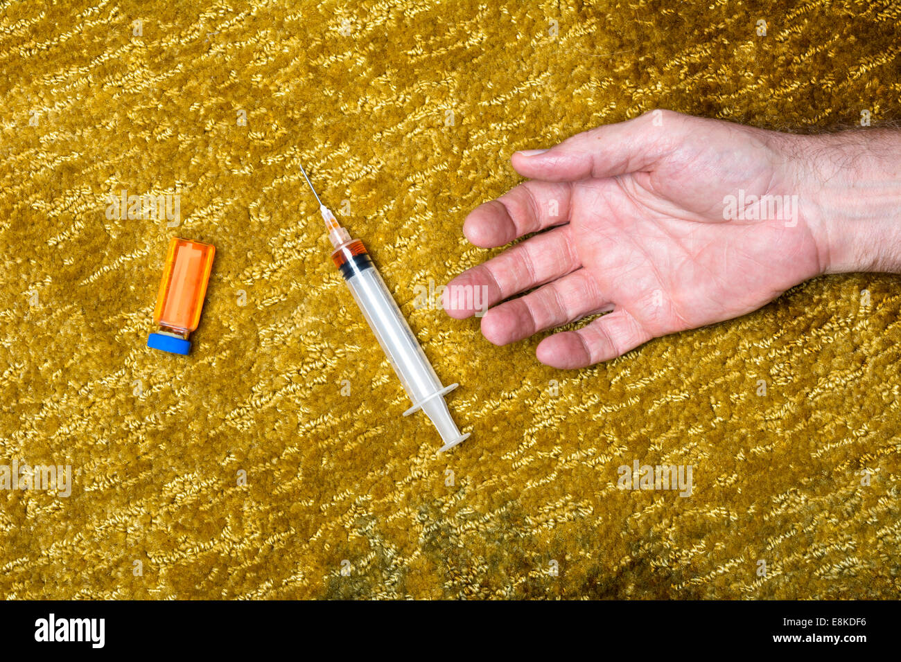 Un homme lui-même. Après injection d'overdoses avec trop d'un narcotique létale. Banque D'Images