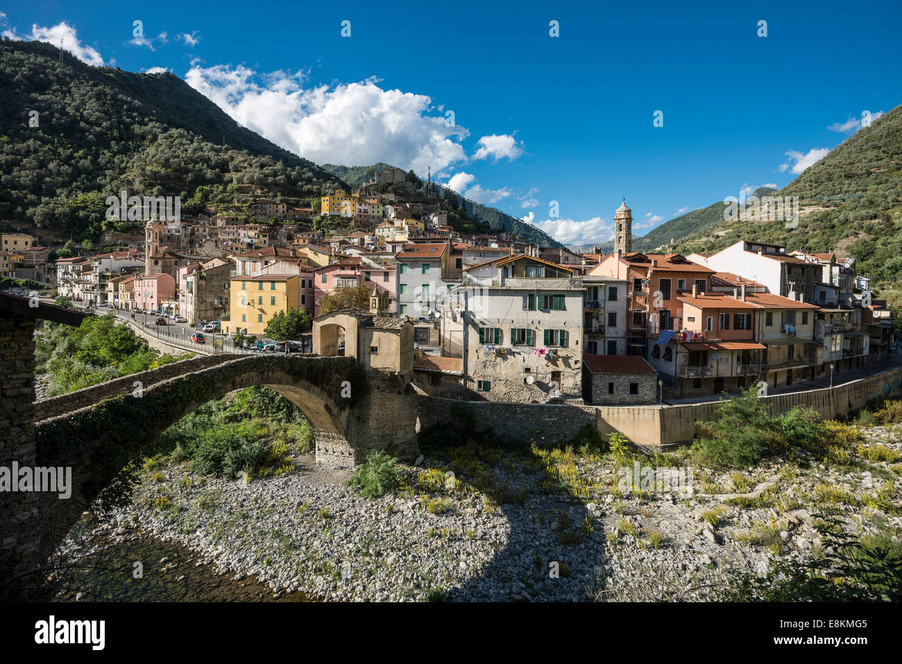 Village médiéval, Badalucco, Province d'Imperia, ligurie, italie Banque D'Images