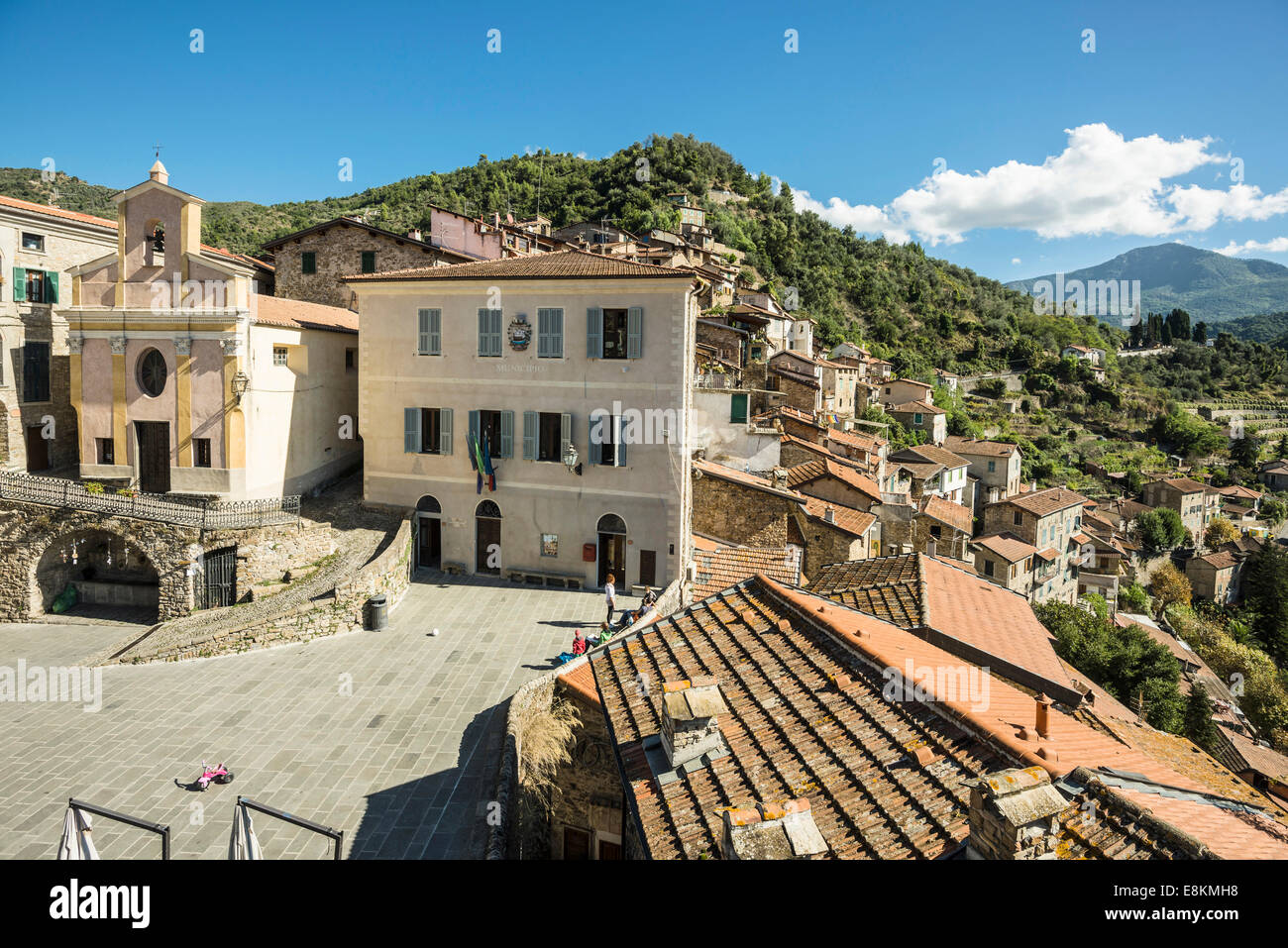 Village médiéval, dans les montagnes, Apricale, Province d'Imperia, ligurie, italie Banque D'Images