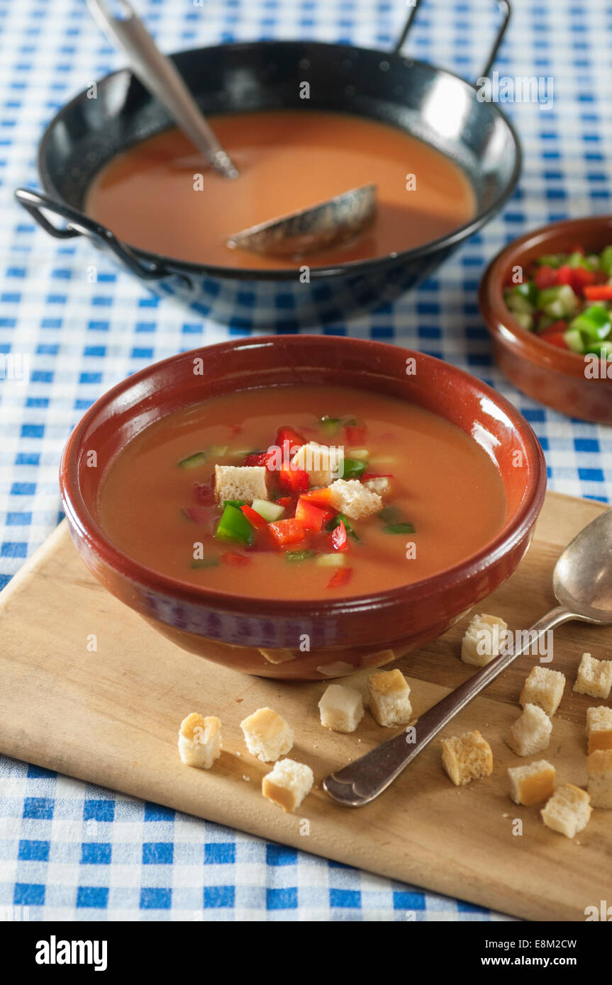 Gazpacho. Réfrigérées et de tomates soupe aux légumes. L'Espagne. L'alimentation. Banque D'Images