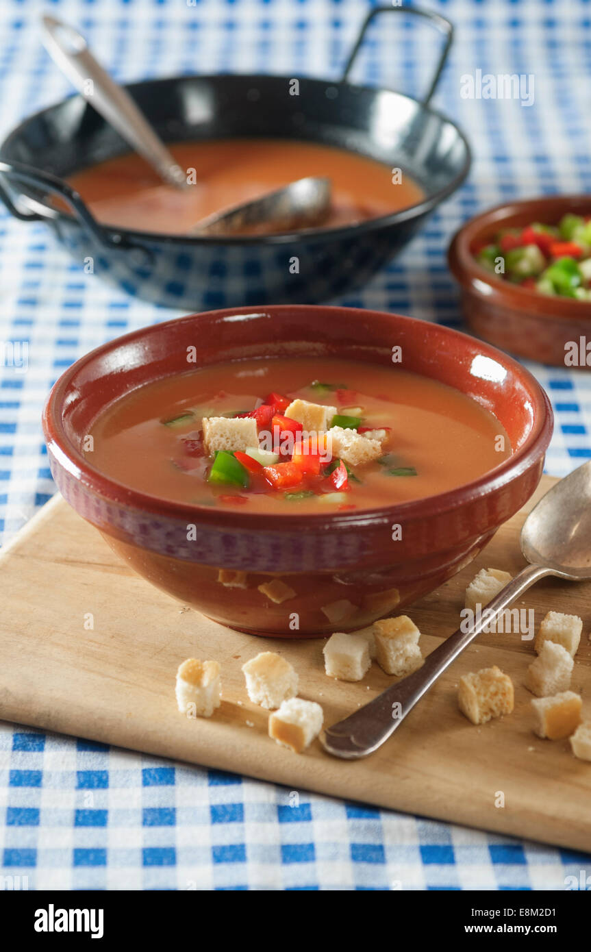 Gazpacho. Réfrigérées et de tomates soupe aux légumes. L'Espagne. L'alimentation. Banque D'Images