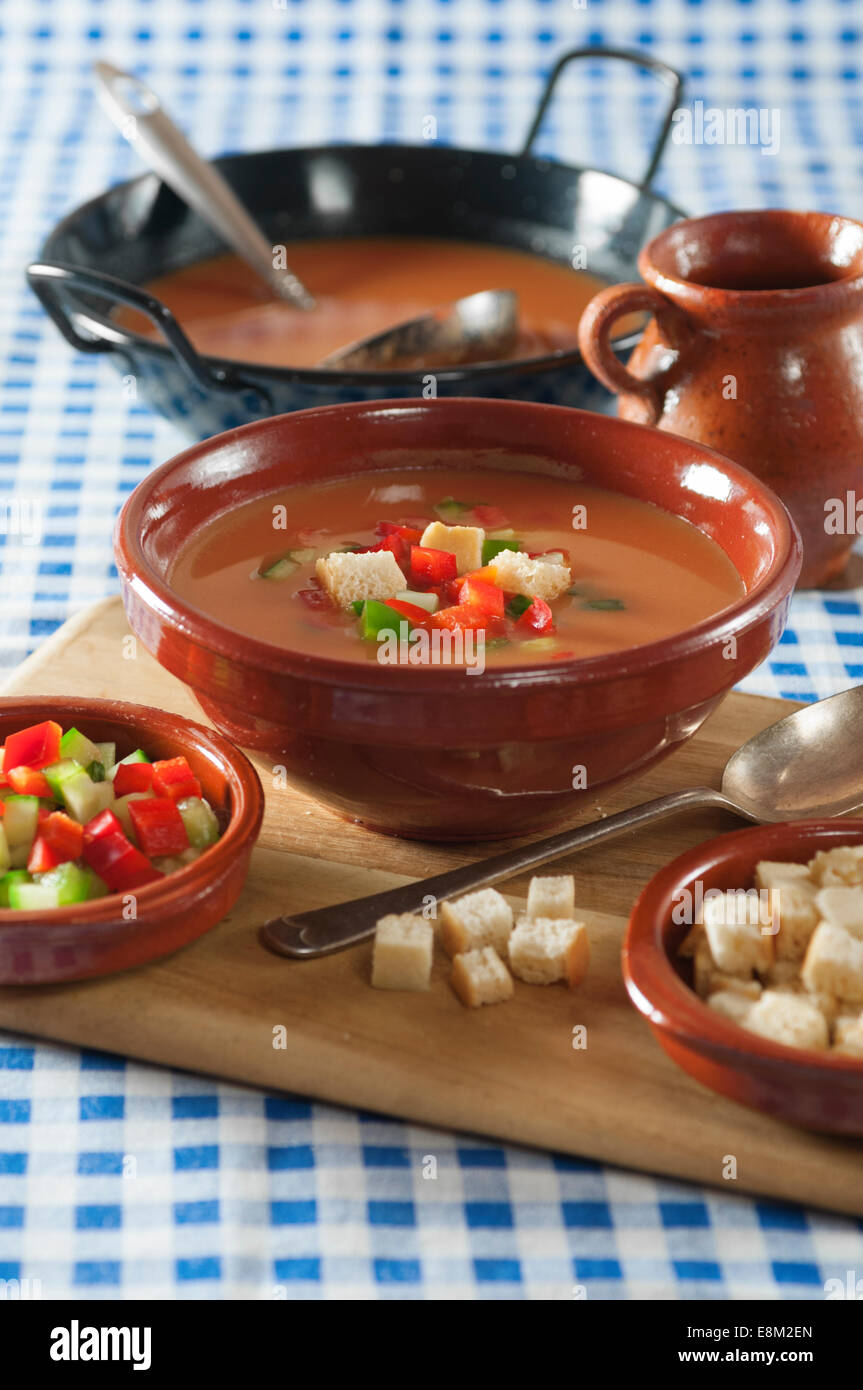 Gazpacho. Réfrigérées et de tomates soupe aux légumes. L'Espagne. L'alimentation. Banque D'Images