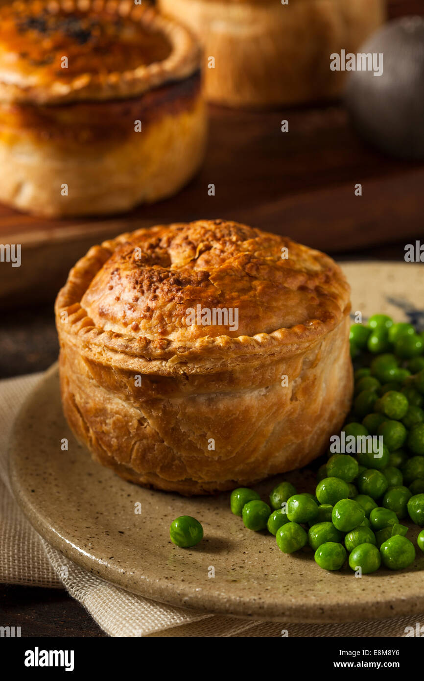 Tourte au poulet fait maison prêt à manger Banque D'Images