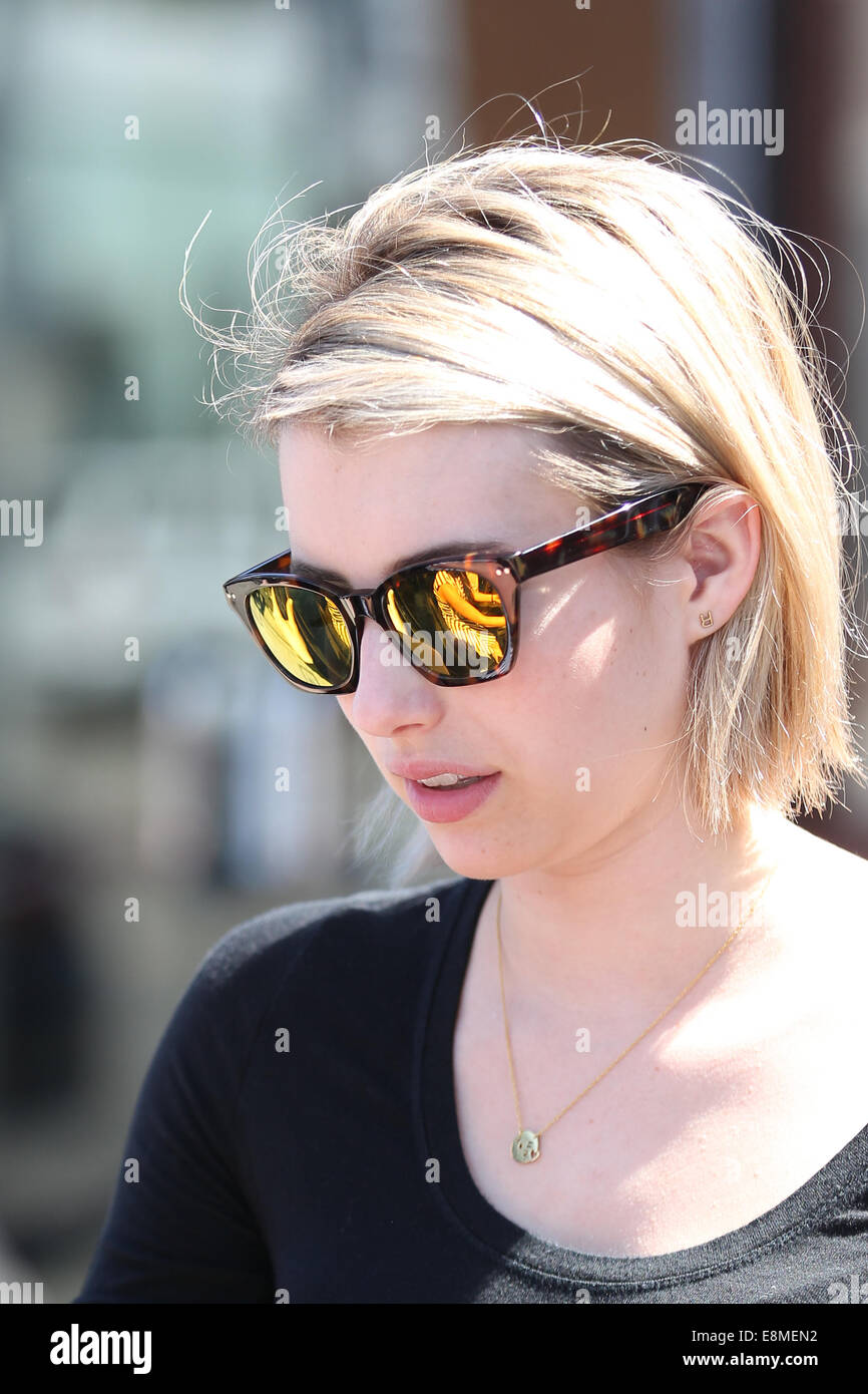 Emma Roberts shopping à Kate Spade sur la troisième rue à West Hollywood avec : Emma Roberts Où : Los Angeles, California, United States Quand : 07 Avr 2014 Banque D'Images