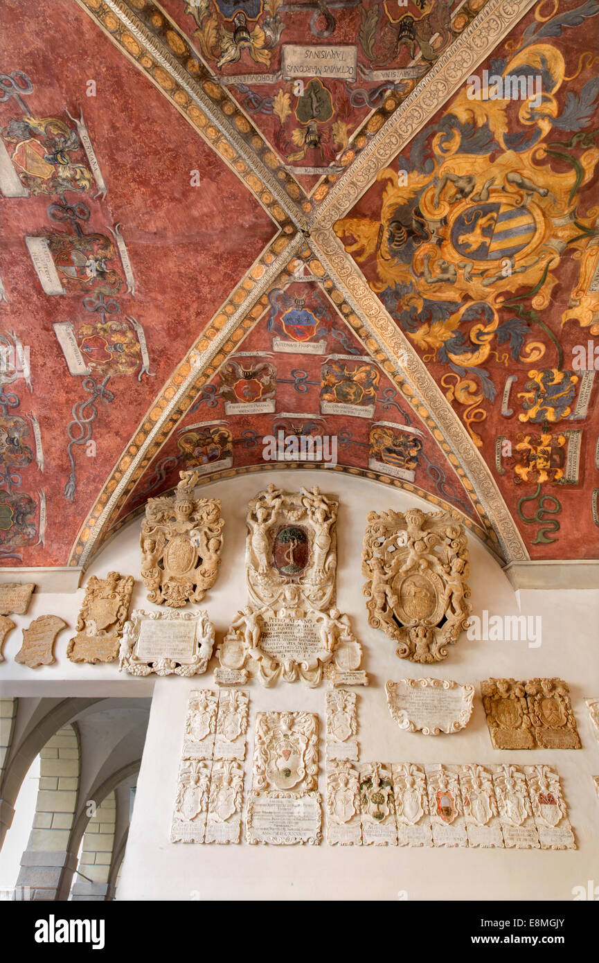 Padoue - Le plafond de l'atrium et l'entrée au Palazzo del Bo Banque D'Images