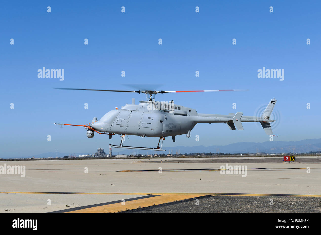 31 octobre 2013 - Un MQ-8C Fire Scout drone décolle de la base navale de Ventura County à Point Mugu, fabriquées main e Banque D'Images
