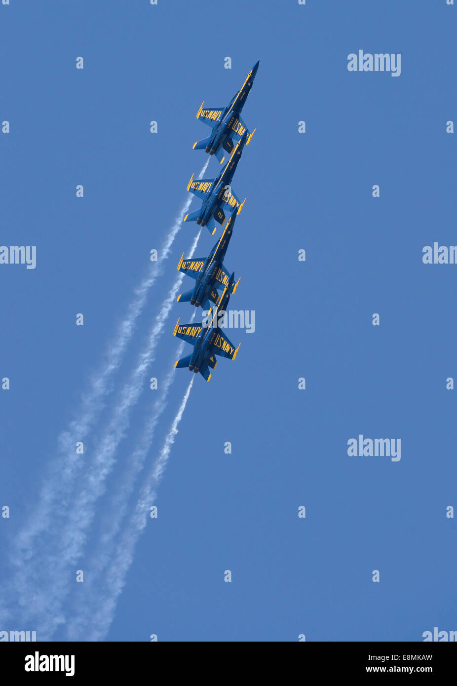 15 mars 2013 - U.S. Navy escadron de démonstration en vol, les Blue Angels Diamond pilotes accomplissent l'échelon gauche du rouleau lors de t Banque D'Images