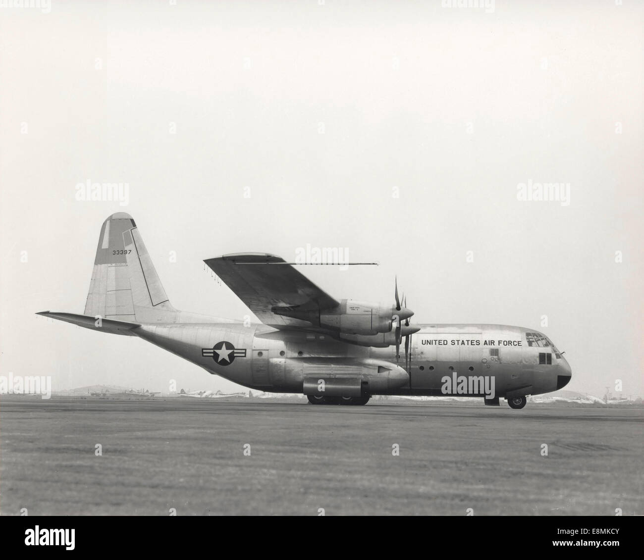 23 août 1954 - Archives - photo de l'YC-130 premier vol à Burbank, Californie. Banque D'Images