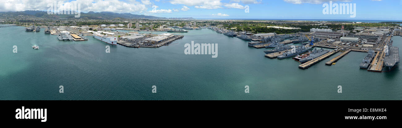 1 juillet 2014 - Une vue aérienne de navires de guerre amarrés à Joint Base Harbor-Hickam Pearl, Washington, au cours de l'exercice Rim de la CIP Banque D'Images