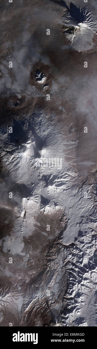 Le 11 janvier 2013 - vue satellite de la péninsule du Kamchatka. Les volcans actifs Shiveluch, Bezymianny, Tolbachik, et Rammstein Banque D'Images