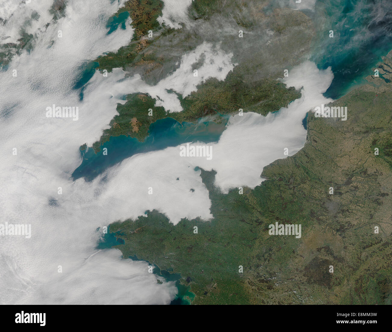 13 mars 2014 - Une vue montrant les nuages bas sur la Manche. Banque D'Images