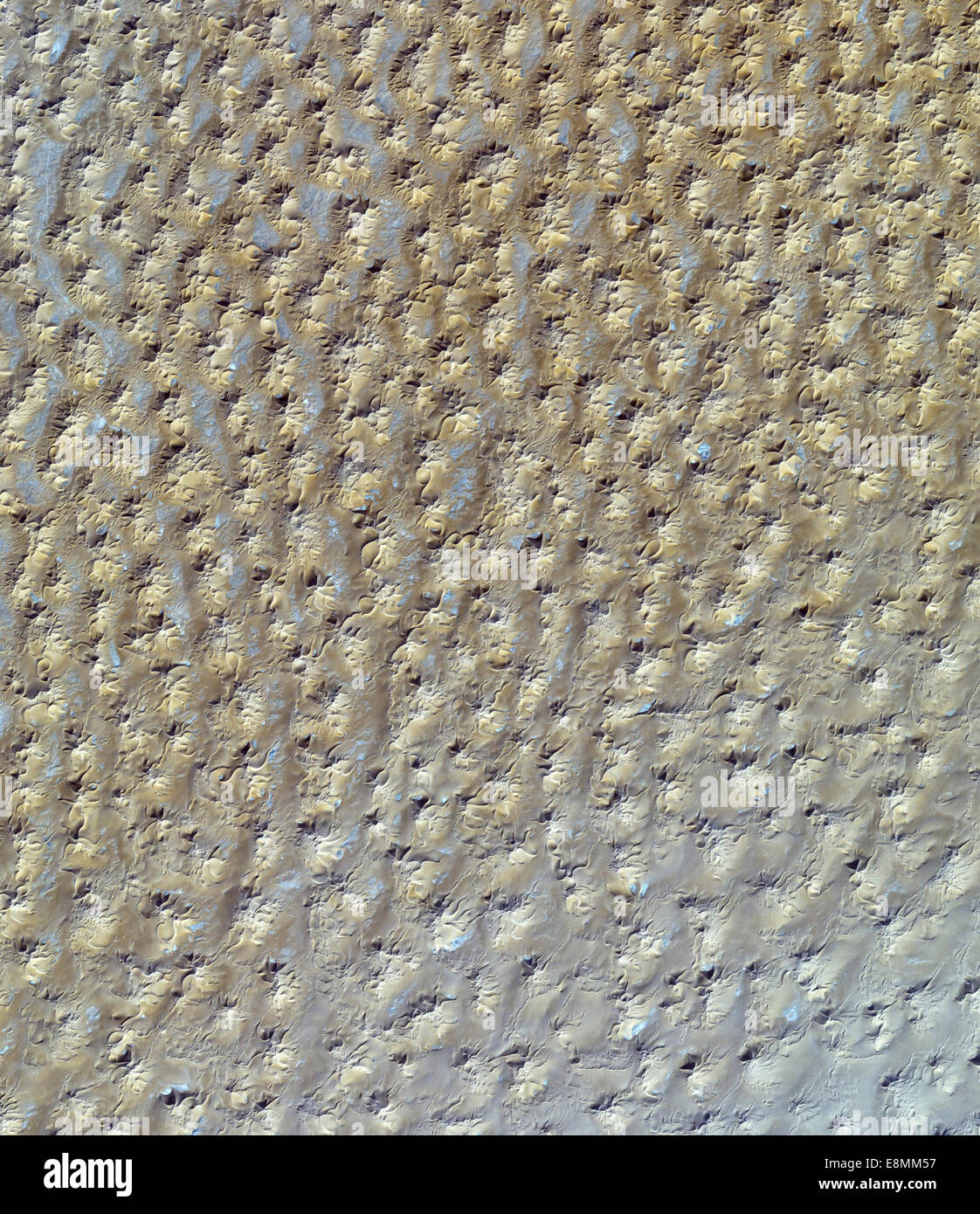 27 octobre 2012 - vue du Grand Erg Oriental, un vaste mer de dunes de sable dans le désert du Sahara. Banque D'Images